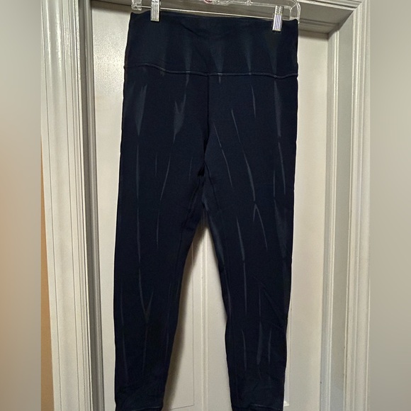 Lululemon Wunder Train with inside adjustable waistband - Picture 2 of 6